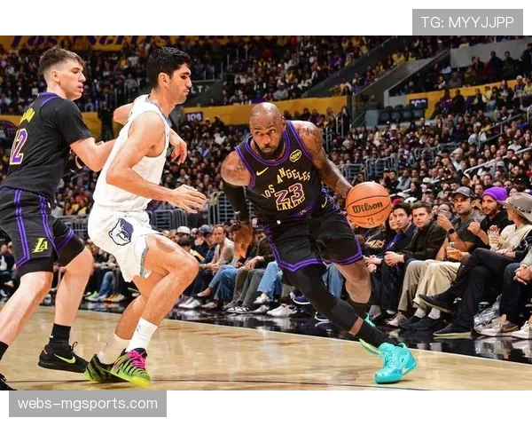 詹姆斯31分关键助攻显价值 湖人双核驱动破解灰熊联防 詹姆斯31分关键助攻显价值 湖人双核驱动破解灰熊联防